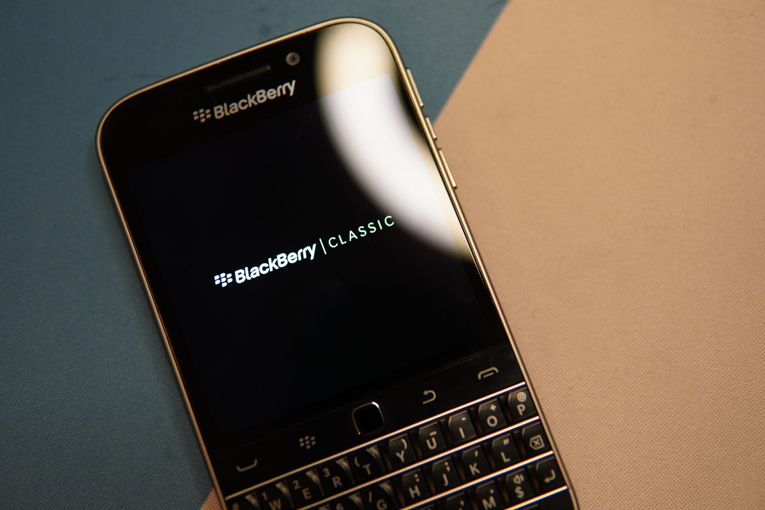 picture-of-blackberry-classic-smartphone