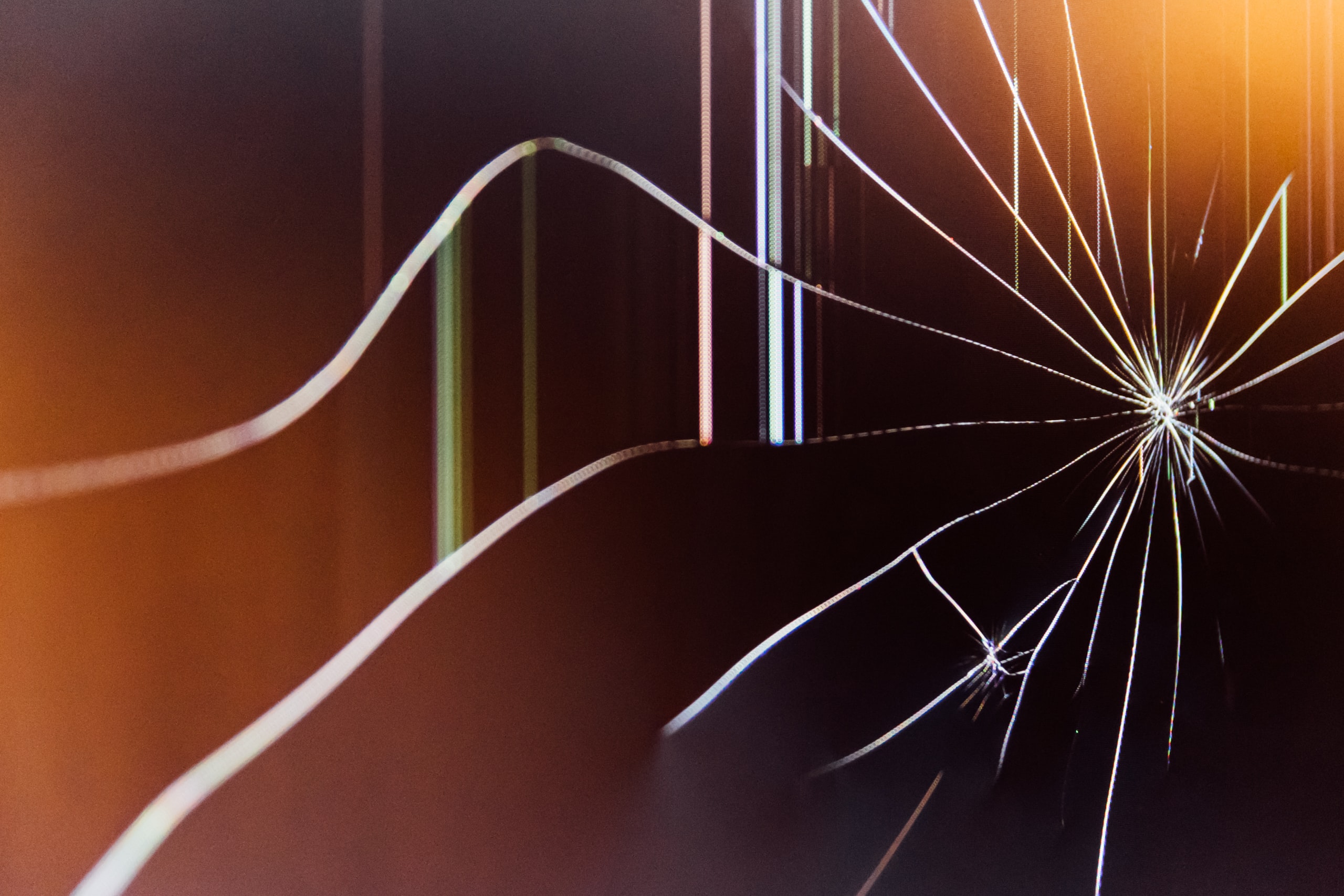 picture-of-broken-laptop-screen