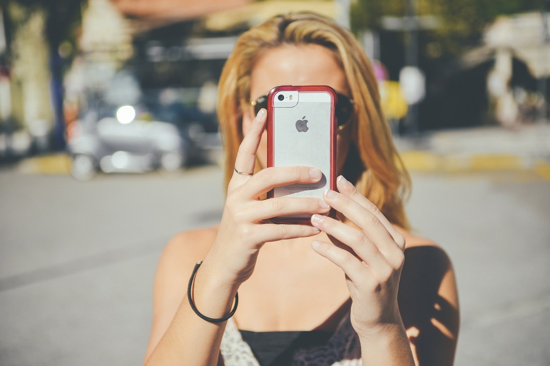 woman-in-outdoor-market-holding-iphone